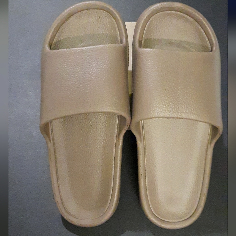 Women's comfort cushion slides! SZ. L 9/10